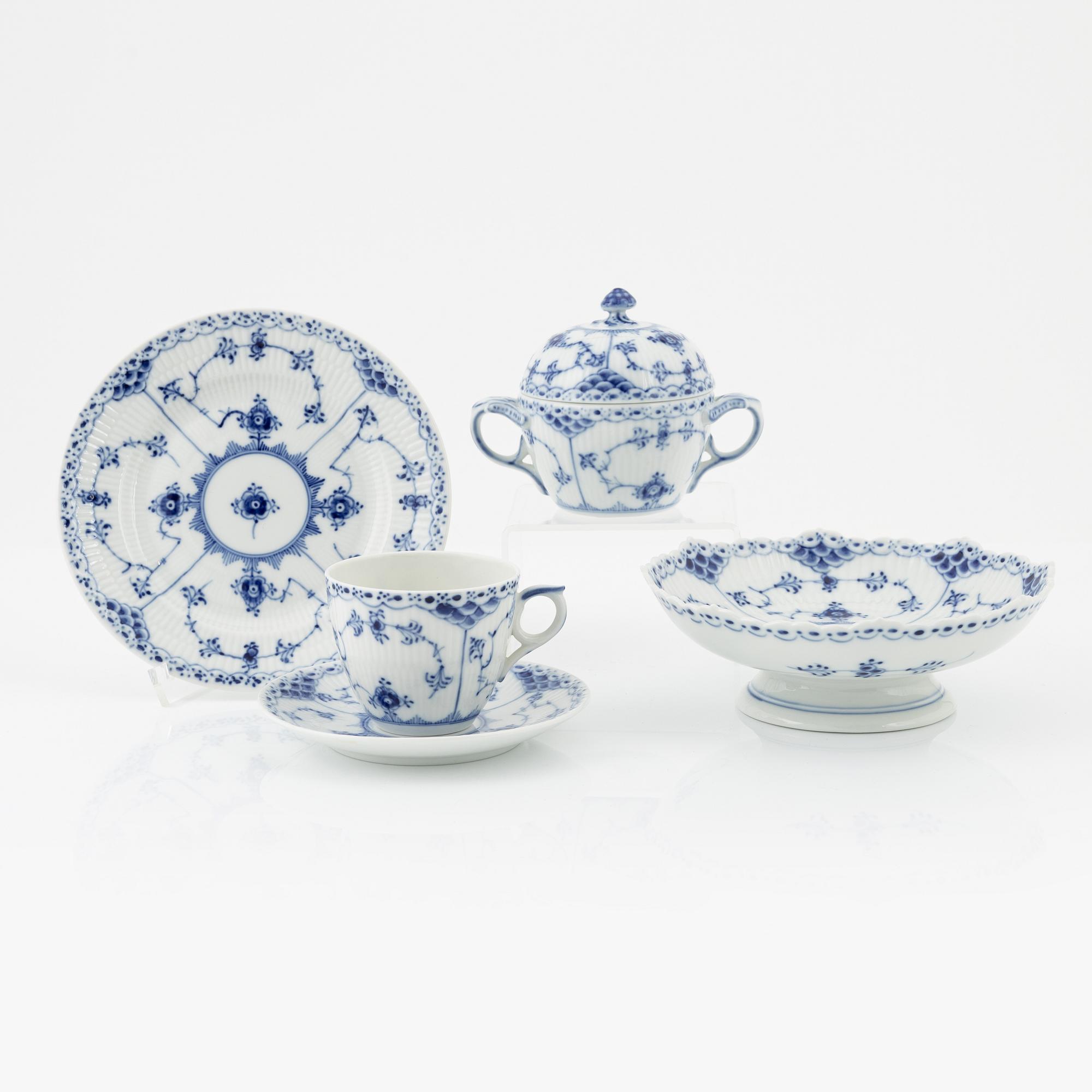 Kaffeservis, 26 delar, porslin, "Musselmalet", halvblonde, Royal Copenhagen, Danmark.