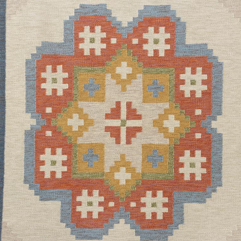 Erik Lundberg, a flat weave rug, Vävaregården, Eringsboda, approx. 249 x 169 cm.