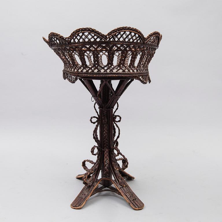 BLOMBORD, korg, 1900-talets första hälft.