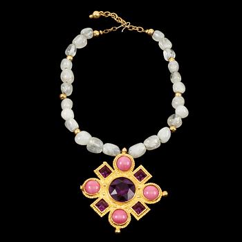 675. A necklace by Rambaud.
