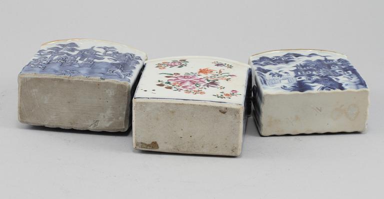 TEDOSOR, 3 st, porslin, Kina, Qianlong (1736-1795).