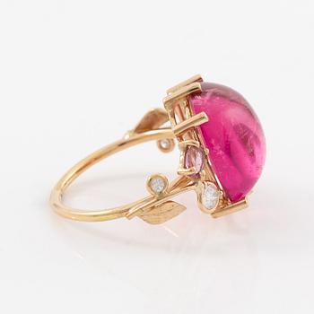 Ring, Mandelstam, 18K gold with cabochon-cut rubelite (tourmaline) and brilliant-cut diamonds and tourmalines.