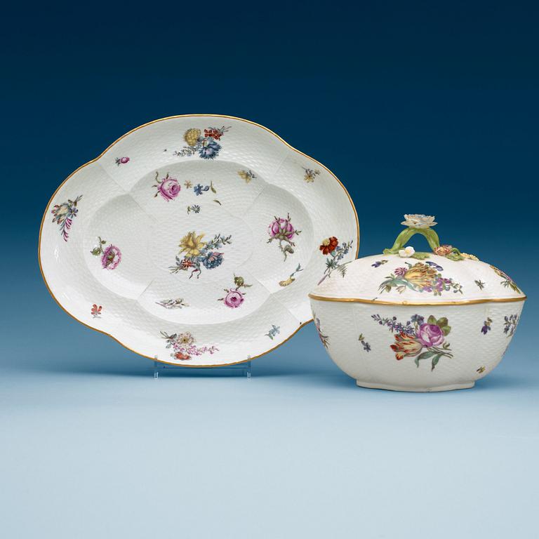 TERRIN med LOCK och FAT, porslin. Meissen, 1800-tal.