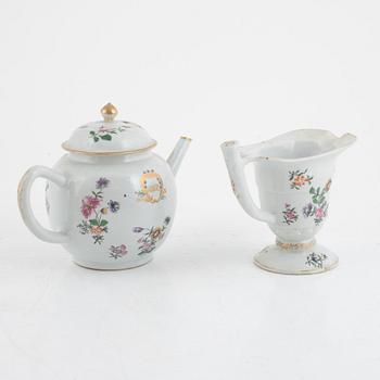 A Chinese porcelain tea service, 14 pieces, Qing dynasty, Qianlong (1736-95).