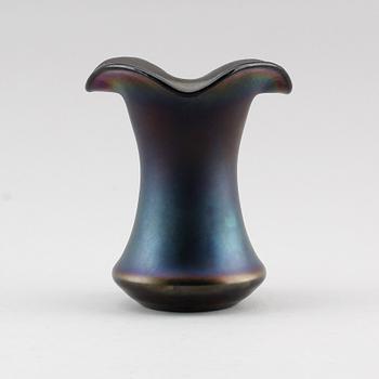 VAS, glas, möjligen Steuben, Amerika, 1900-talets första hälft.