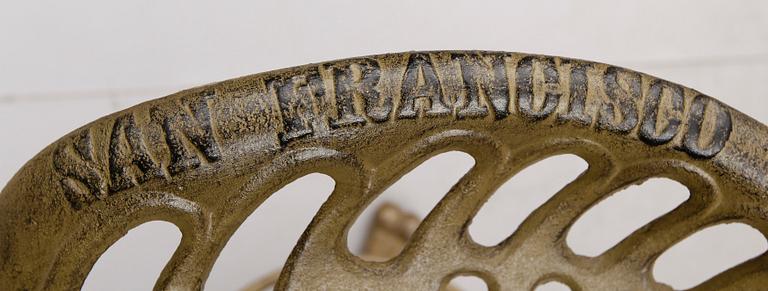 BARSTOLAR, 2 st, gjutjärn, USA, 1900-talets andra hälft.