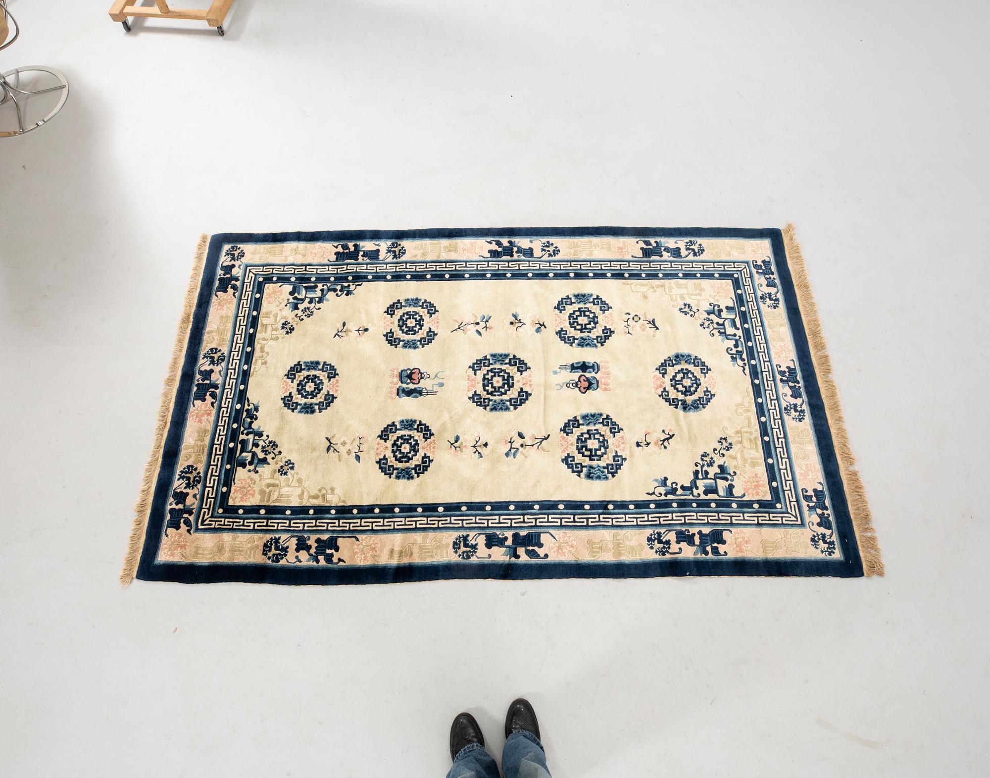 Rug China old approx. 258x149 cm.