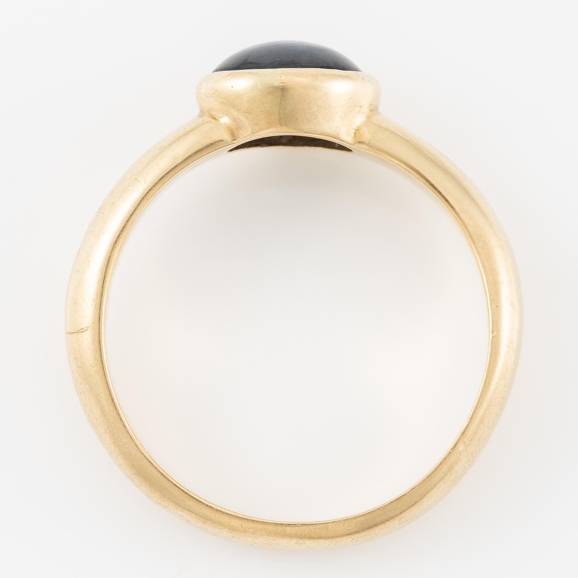 Ring, 14K gold with star sapphire.