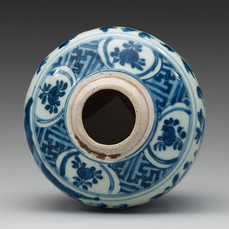 A blue and white jar, Ming dynasty, 17th Century.