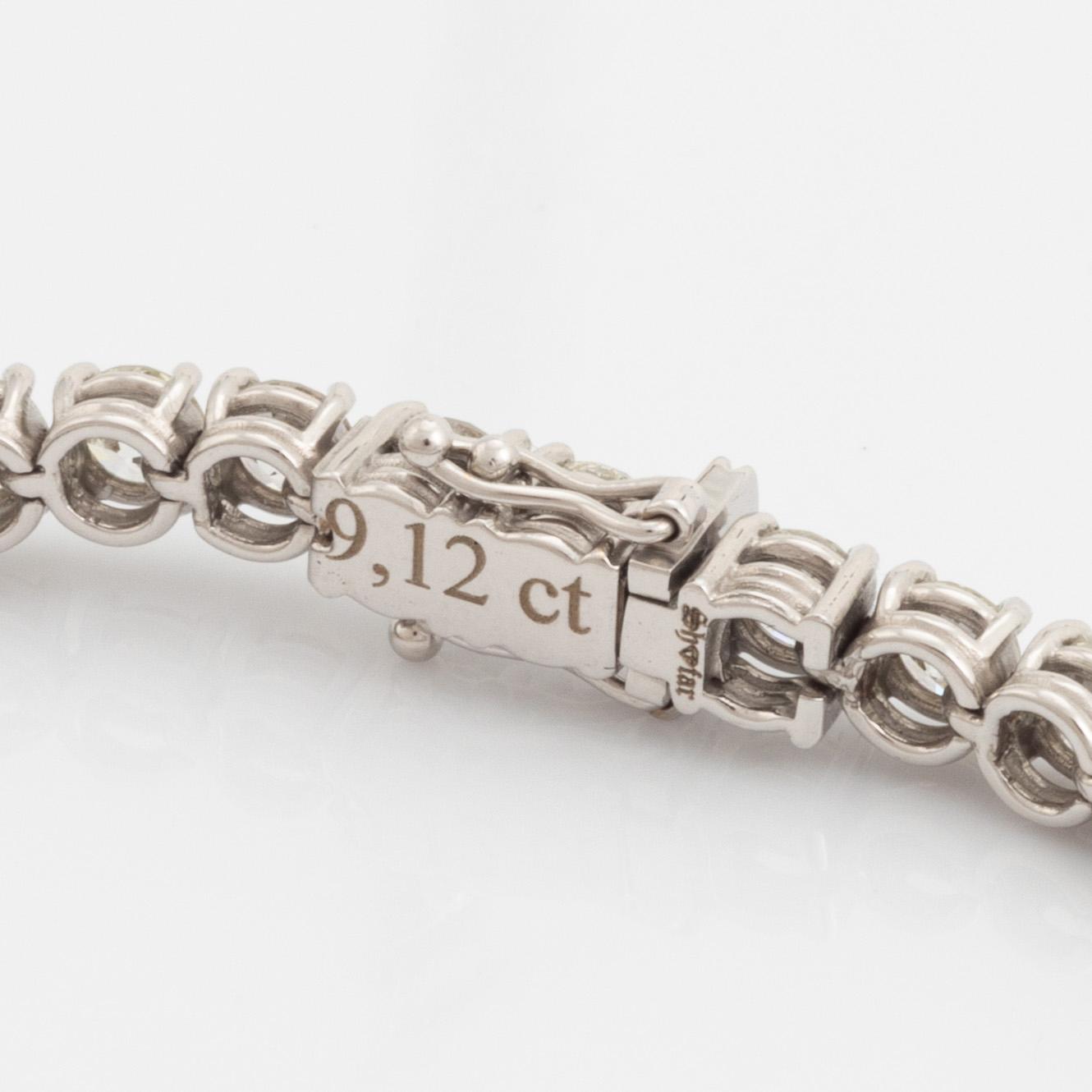 Tennisarmband med briljantslipade diamanter.