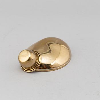 A SKULTUNA MESSINGSBRUK HIP FLASK AND 4 CUPS.