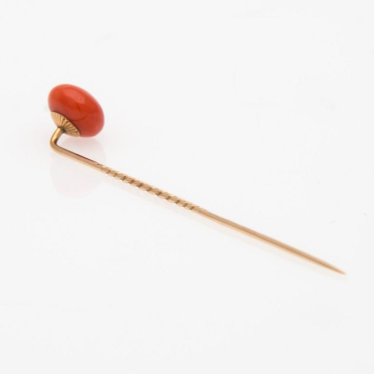 SOLMIONEULA, koralli, 14K kultaa. Oskar Lindroos, Helsinki.
