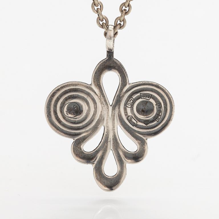 Kaulakoru, hopeaa, malli 50-1. Kalevala Koru, Helsinki 1943.