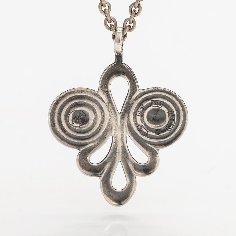 A silver necklace, model 50-1. Kalevala Koru, Helsinki 1943.