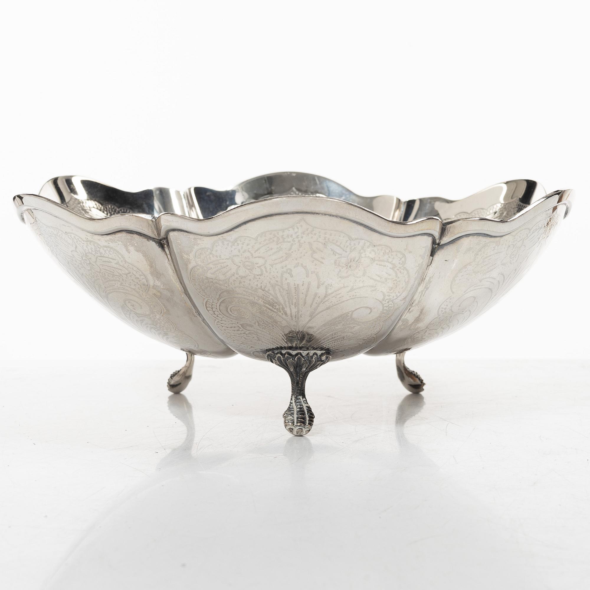 Bowl on feet, silver, 20th century.