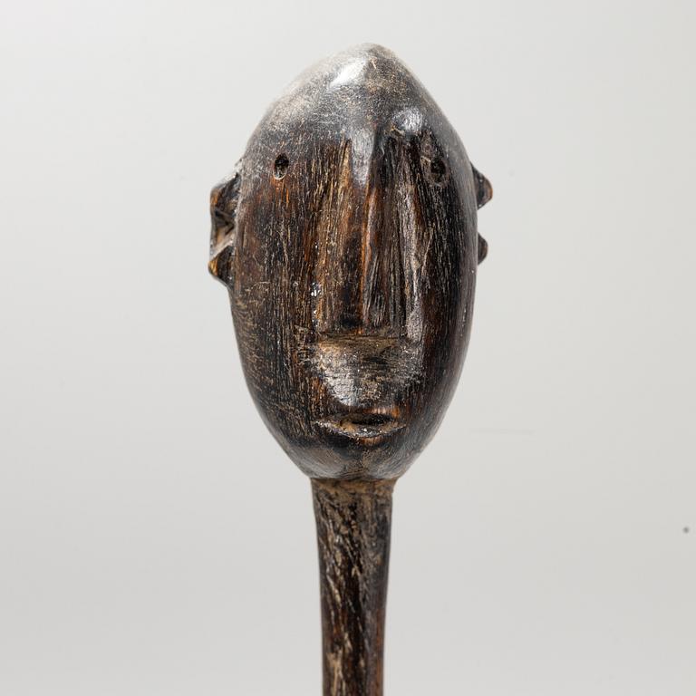 Twelve sculptures, reportedly from Makonde, Tanzania, Luba, Congo, and moore, from the second half of the 20:th century.