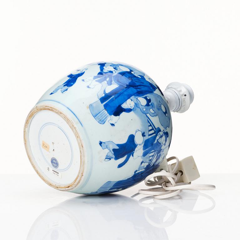 A blue and white jar, Qing dynasty, 18th Century.