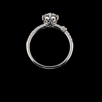 RING, 18k vitguld med briljantslipade diamanter,1.15 ct. Vikt 2.8 g.
