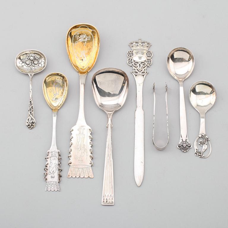 SILVERFÖREMÅL, 8 delar, 1900-tal. Total vikt ca 238 g.