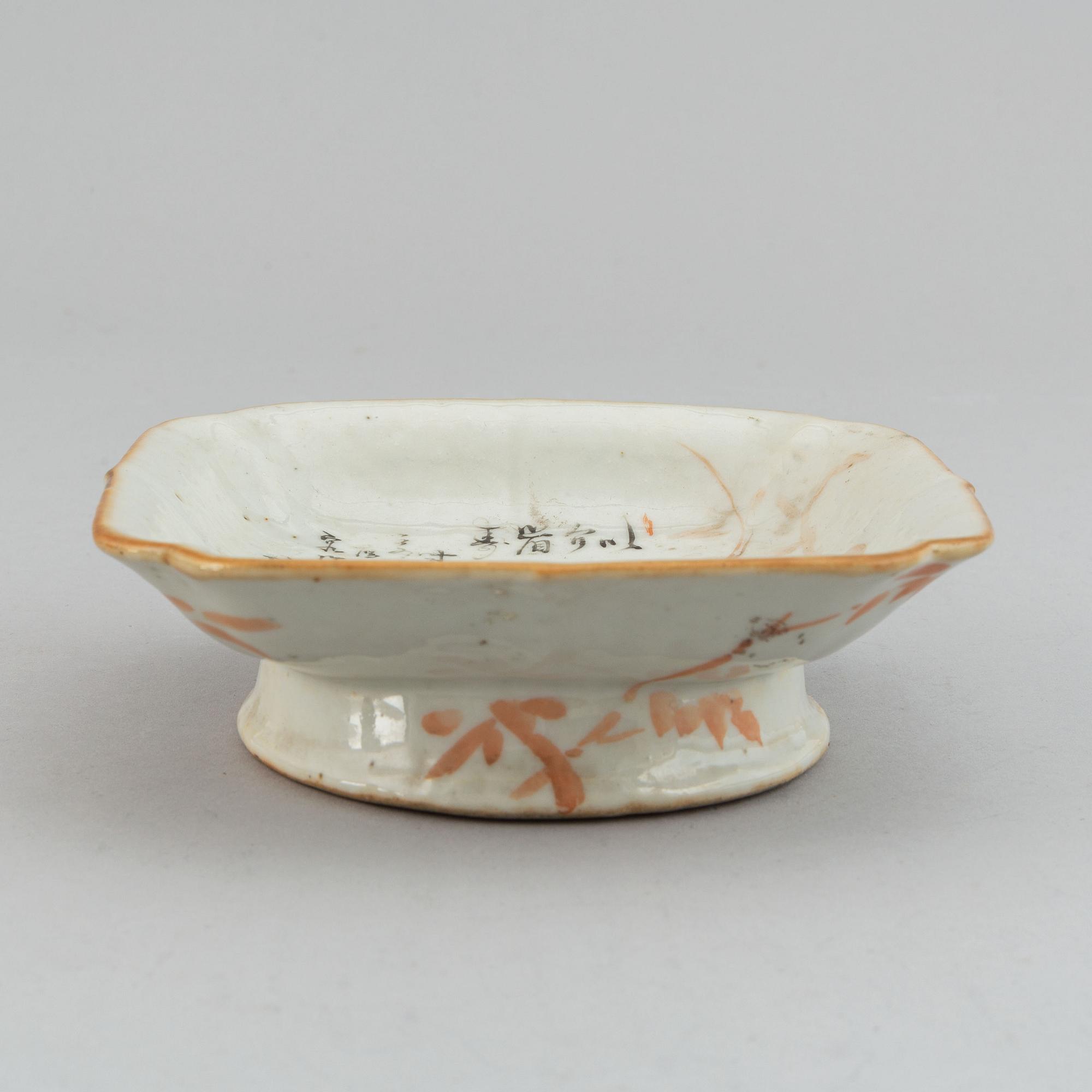 A famille rose footed dish, early 20th century.