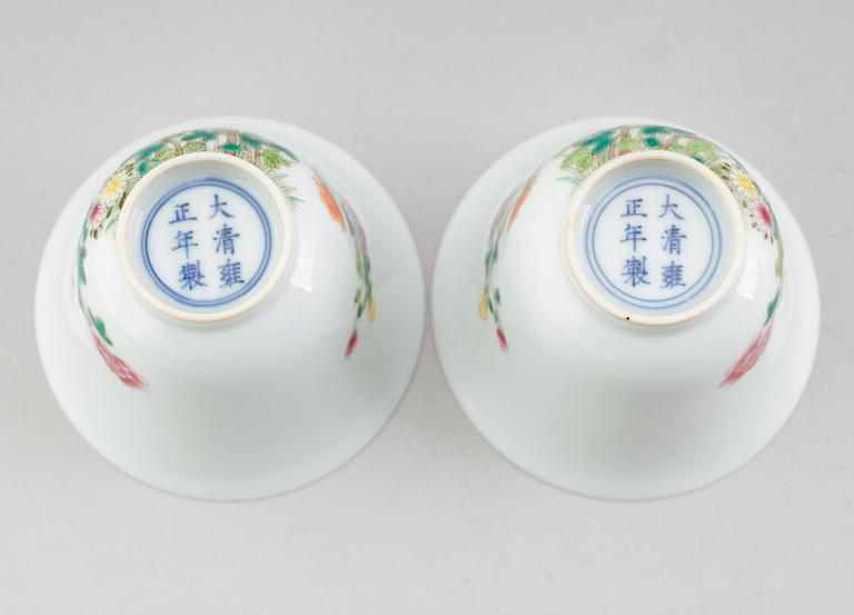 SKÅLAR, 1 par, porslin, Kina, 1900-tal.