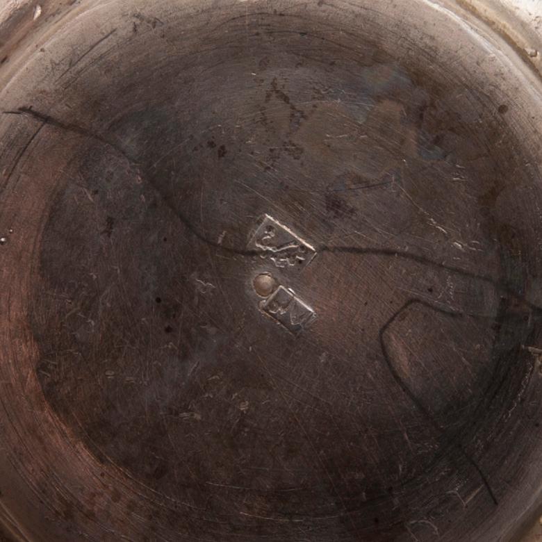 BRICKA, KANNOR, 3 st och SOCKERSKÅL, silver, Persien 1900-talets första hälft. Totalvikt ca 2800 g.