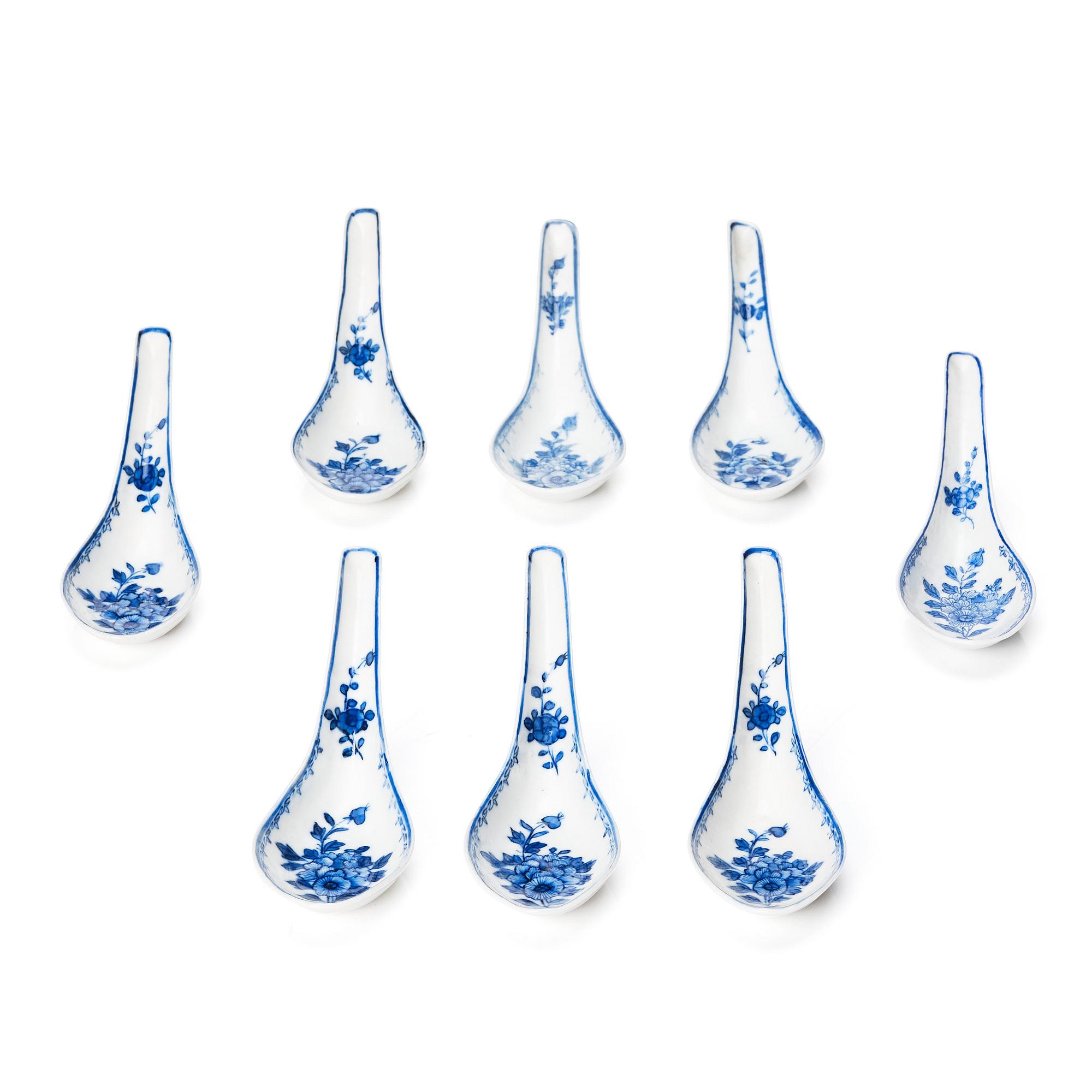 A set of eight blue and white spoons, Qing dynasty, Guangxus six character mark and period (1874-1908).
