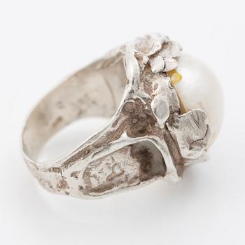 Ring, silver with mabé pearl.