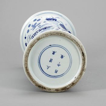 VAS, porslin, Kina, Kangxi-stil, sen Qing, 1800/1900-tal.