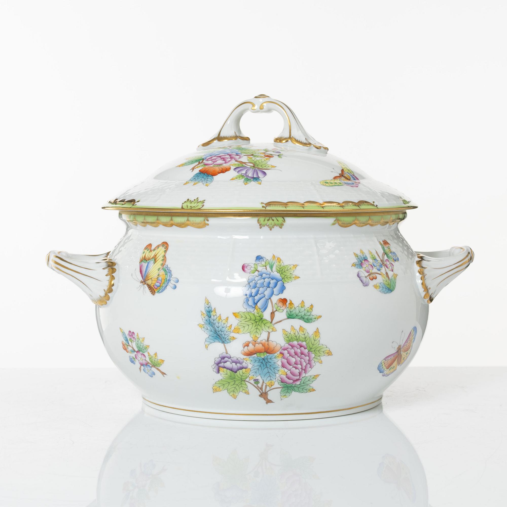 A 68-piece 'Queen Victoria' dinner service, Herend, Hungary.