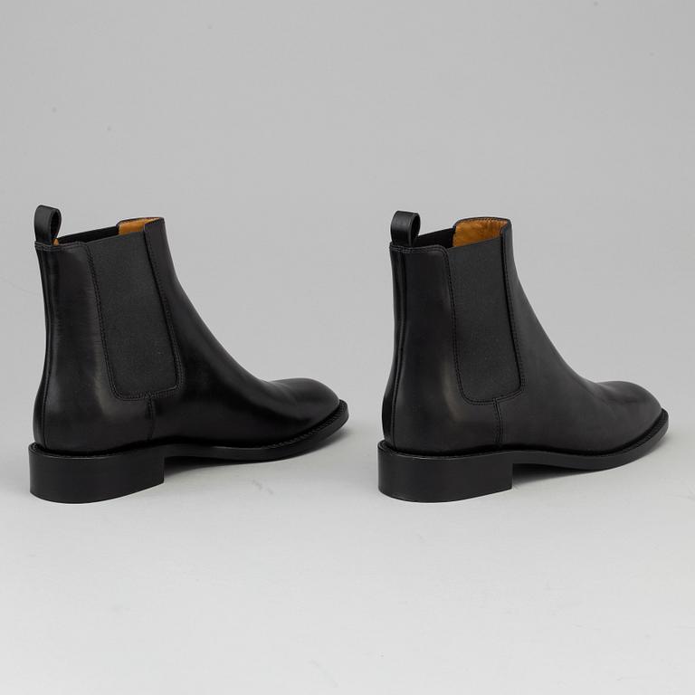 BOOTS, Yves Saint Laurent, size 38.