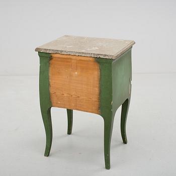 POTTSKÅP, rokokostil, omkring sekelskiftet 1900.