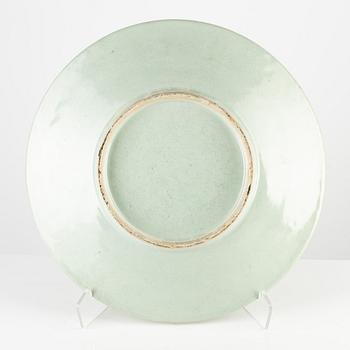 A porcelaon Canton dish, China, 19th century.