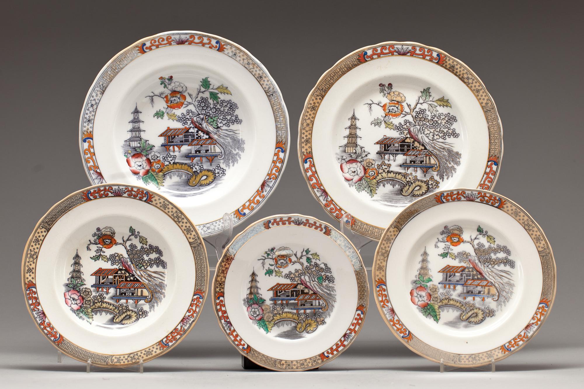 MATSERVIS, 140 delar, flintgods, "Japan" Rörstrand, 1900-talets början.