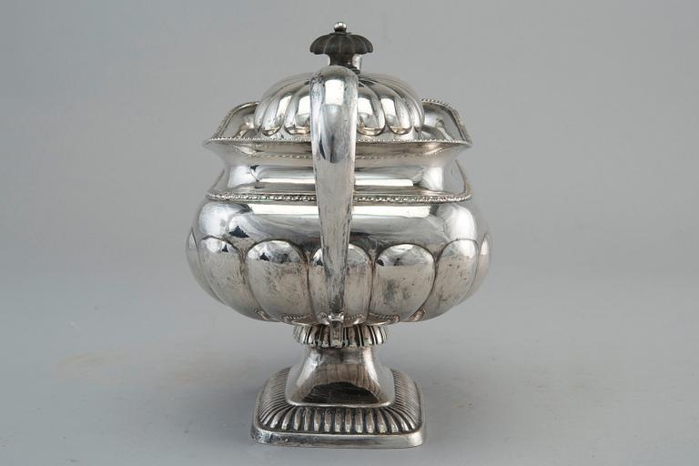 SOKERIKKO, hopeaa. Otto Heinrich Nowack (1829-45) Tartu, Viro. Korkeus 16 cm, paino 671 g.