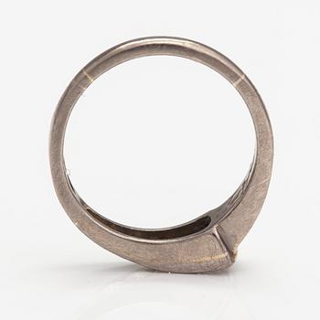 Ring, 18K vitguld, diamanter ca. 0.35 ct tot. Oskar Lindroos, Helsingfors 1941.