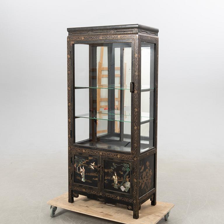 Display cabinet, China, 20th century.