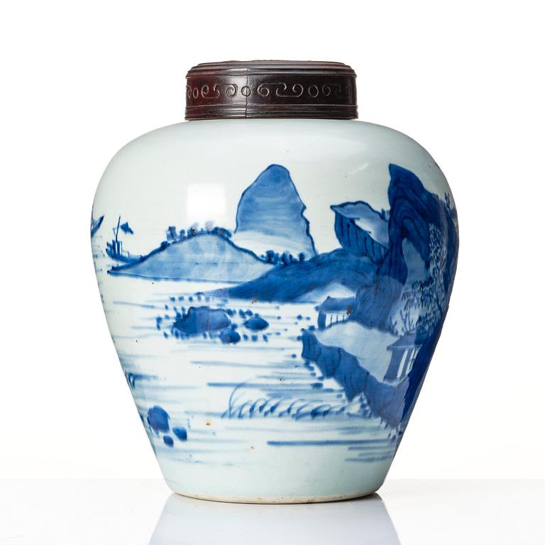 A blue and white Transitional jar, 17th Century.