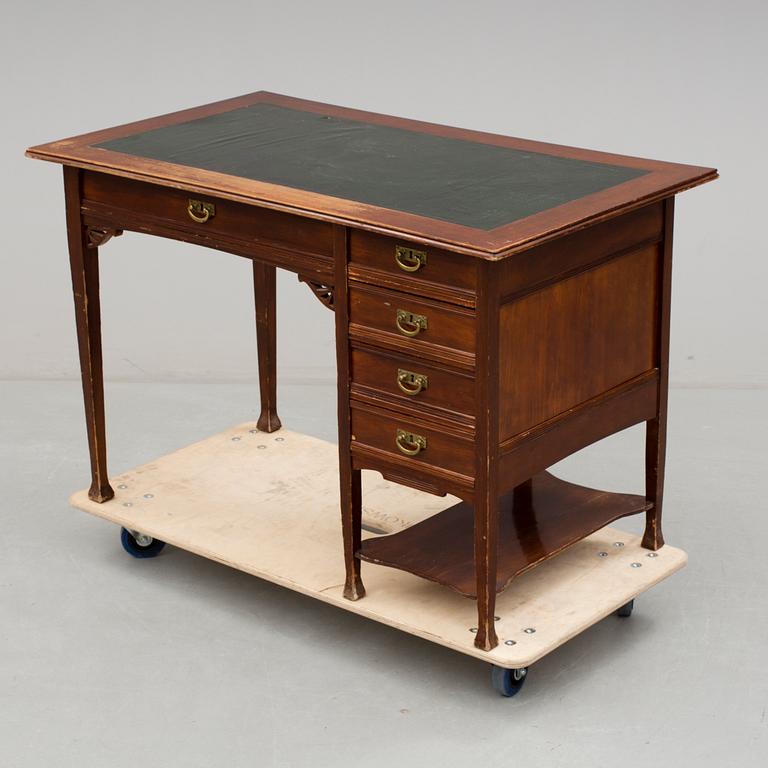 SKRIVBORD, jugend, 1900-talets första hälft.