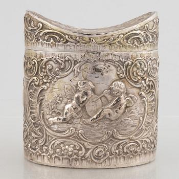 Burk med lock/skrin, silver 800, tysk kontrollstämpel, rokokostil, omkring år 1900.