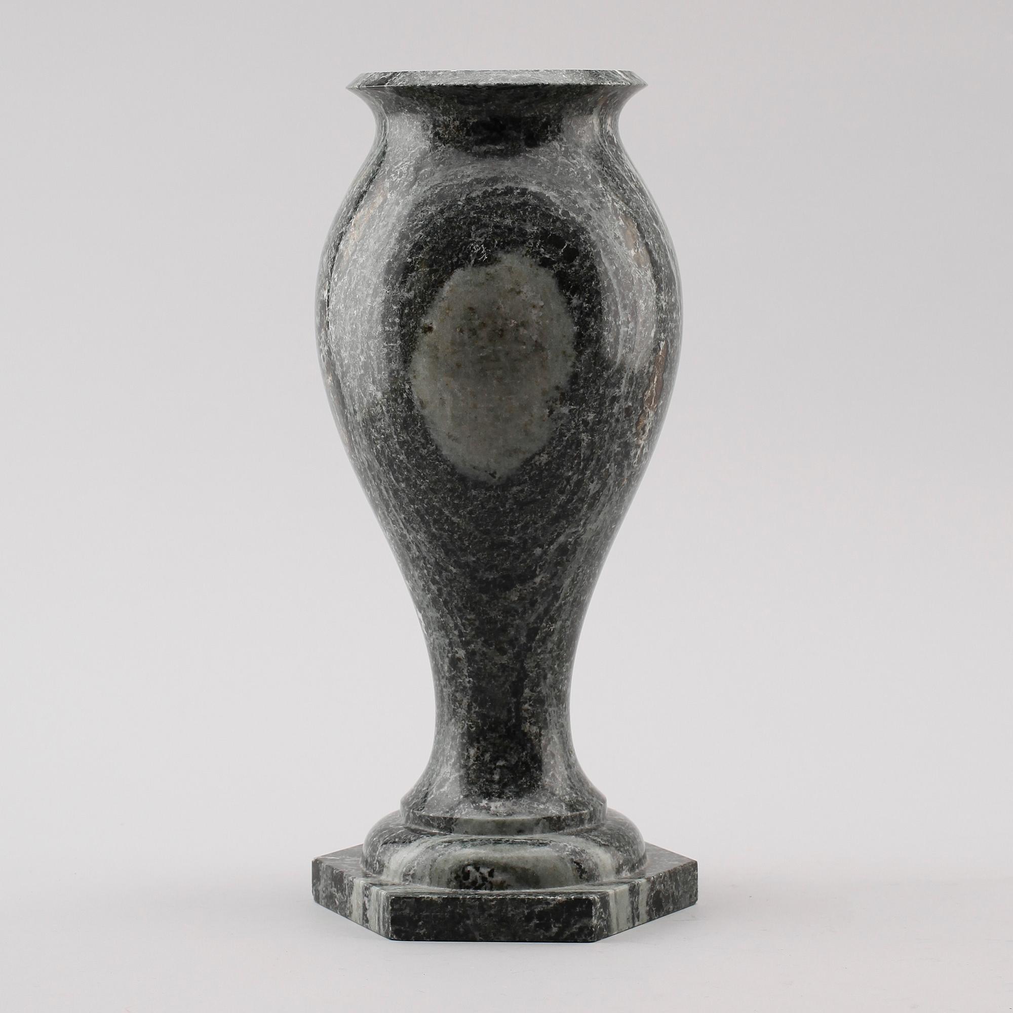 VAS, kolmårdsmarmor, 1900-talets mitt.