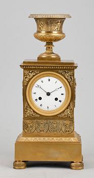 BORDSPENDYL, empire, 1800-talets första fjärdedel.