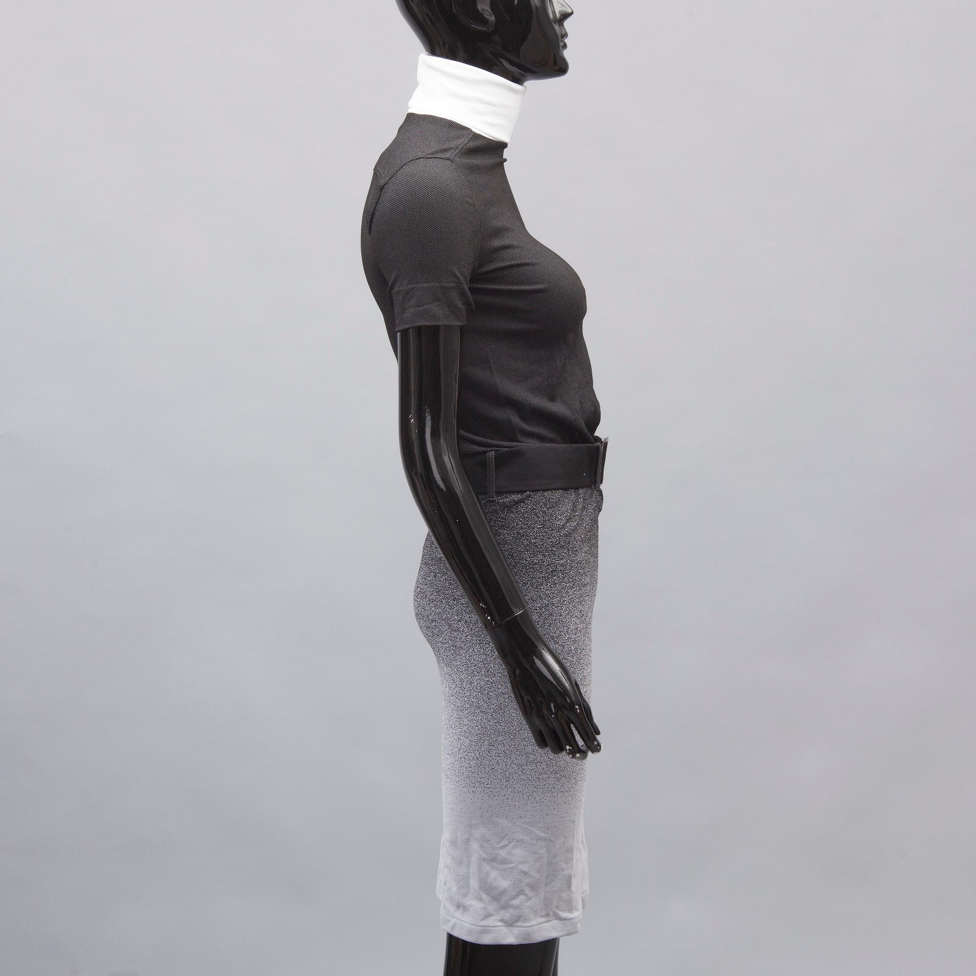 KLÄNNINGAR, 2 st, samt DRÄKT, 2 delar, Karl Lagerfeld för Wolford.