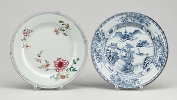 TALLRIKAR, 2 st, porslin, Kina, 1700-tal.