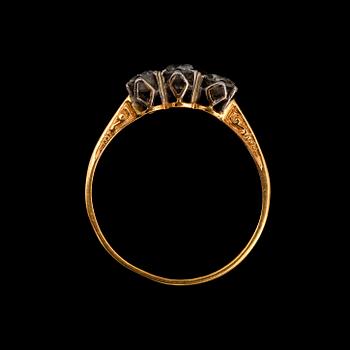 RINGAR, 2 st, 18k guld bla med antikslipade diamanter. Tot.vikt 6g.