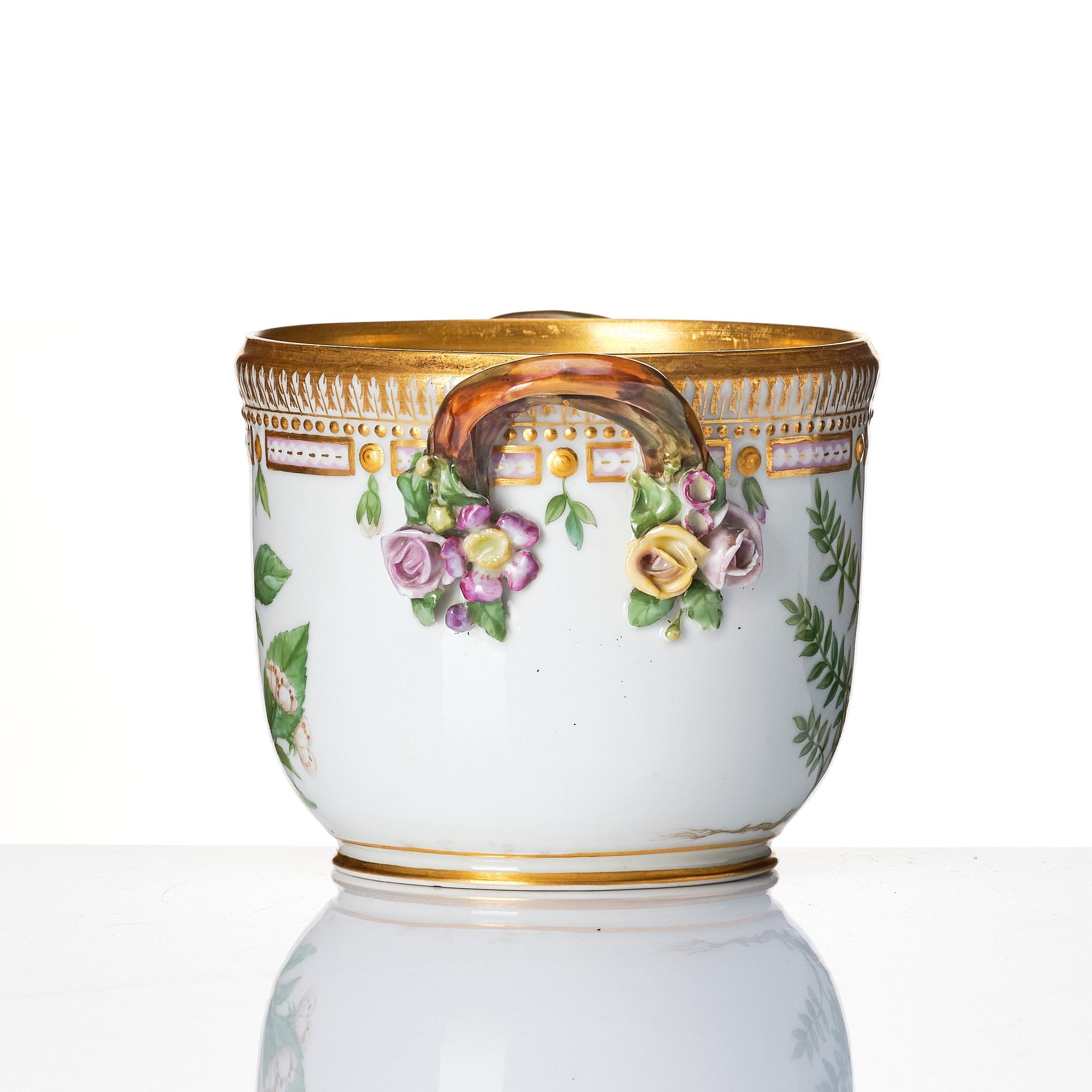 Vinkylare, porslin. Royal Copenhagen, 'Flora Danica', Danmark, 1900-tal.