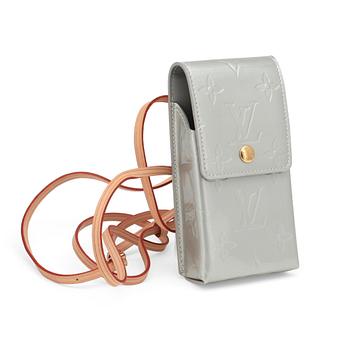 397. LOUIS VUITTON, a Monogram Vernis cellphone case.