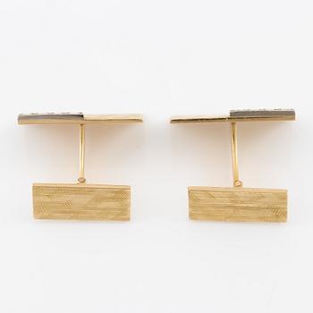 Cufflinks, a pair, 18K gold with brilliant-cut diamonds. 1970s.