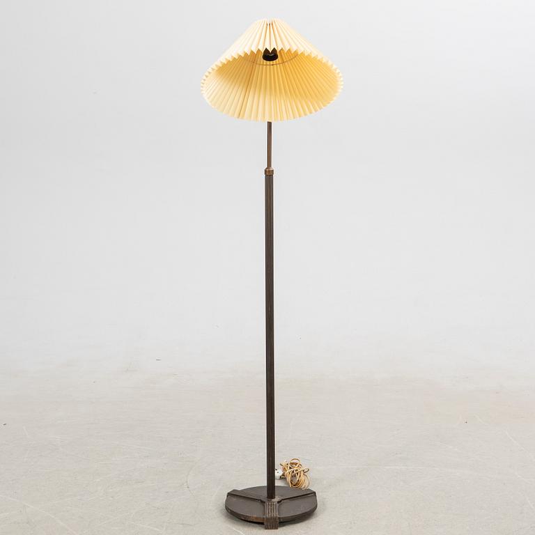 Golvlampa, troligen Lyfa, Danmark 1900-talets första hälft.