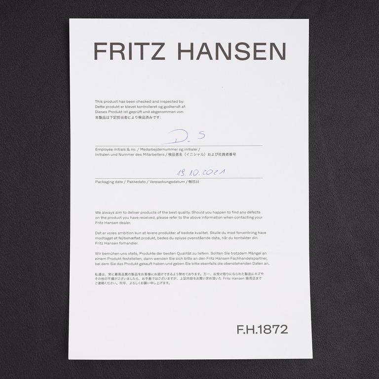 Arne Jacobsen, fåtölj, "Ägget", Fritz Hansen, Danmark, 2021.